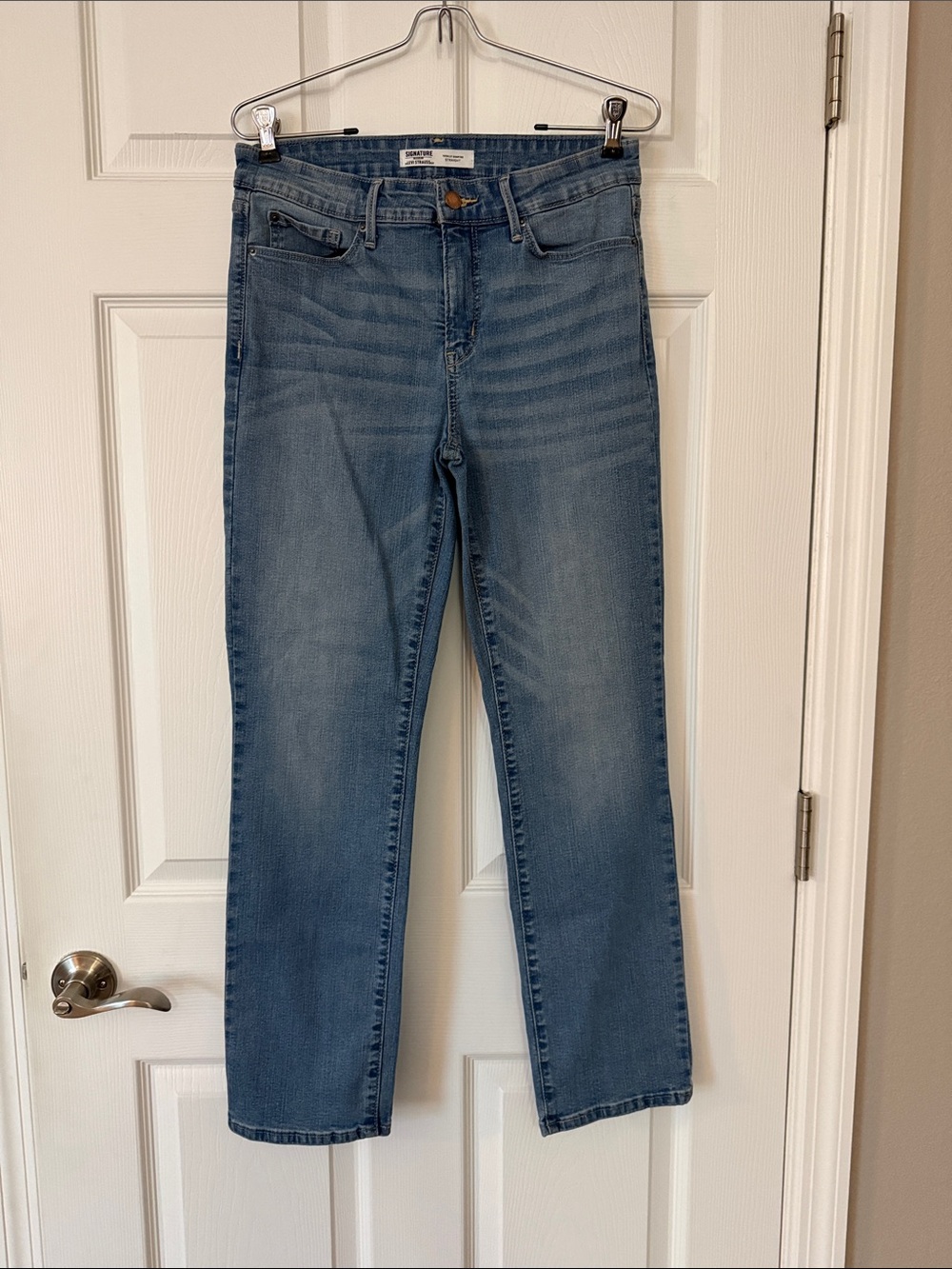 Levi Strauss Signature Totally Shaping Straight Women's Blue Jeans